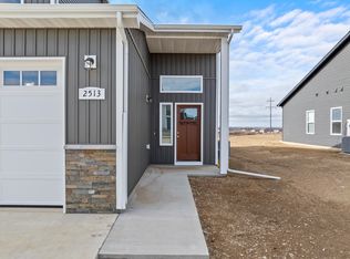 2513 Granite Dr NW, Minot, ND 58703