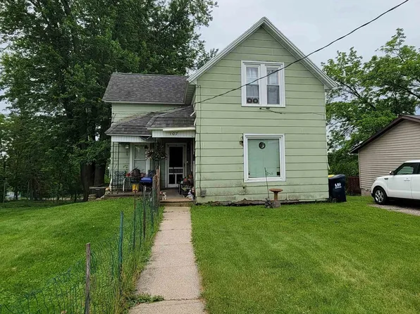 107 W Elroy St, Elroy, WI 53929