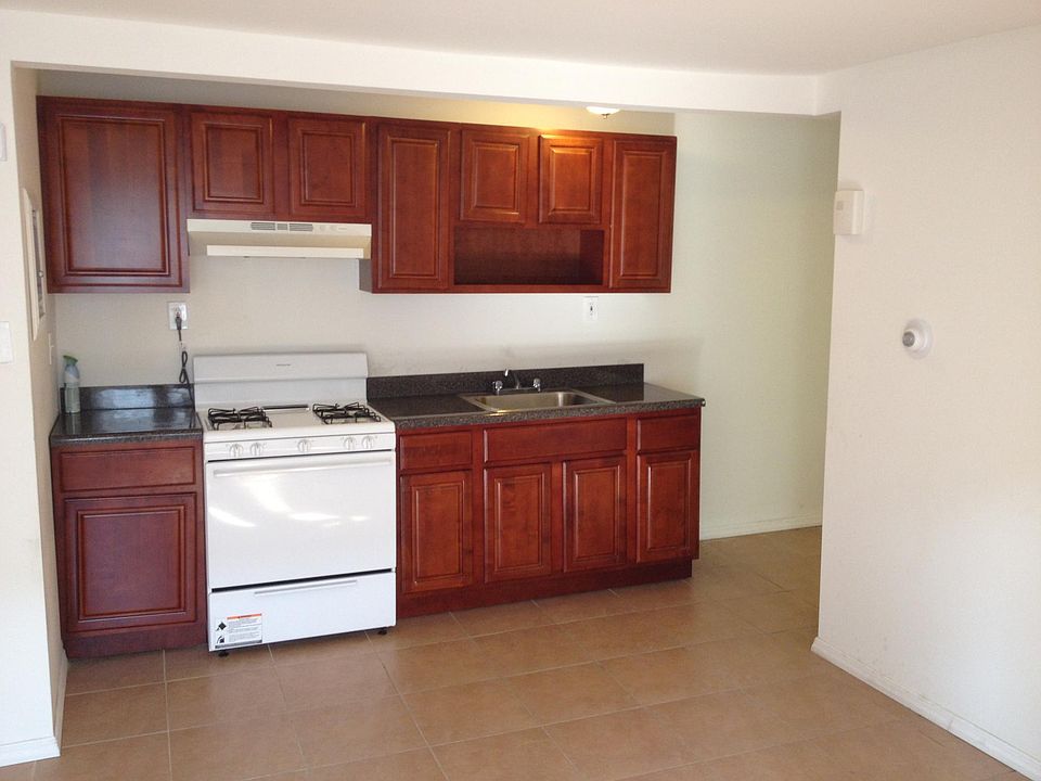 1st image of 136 Stuyvesant Ave