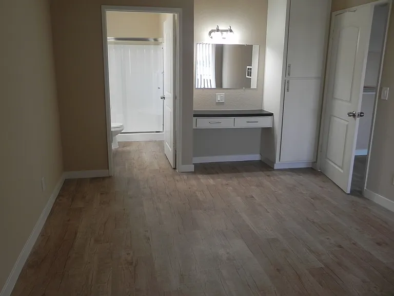 Chapman Villas Apartments — Photo 8