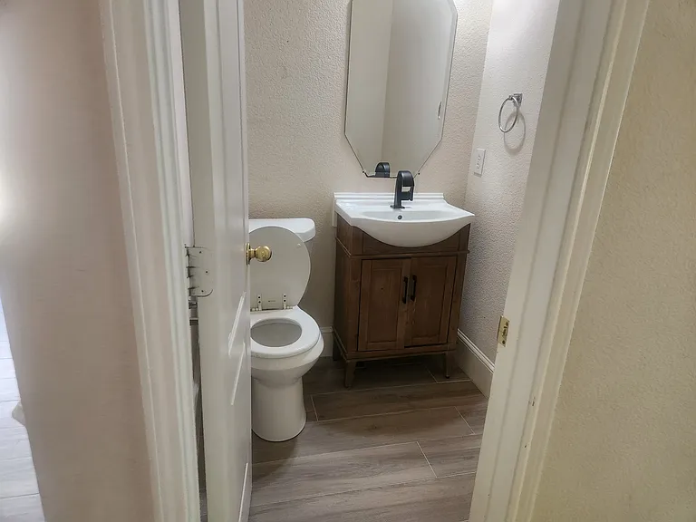 8405 Luzerne Dr — Photo 3