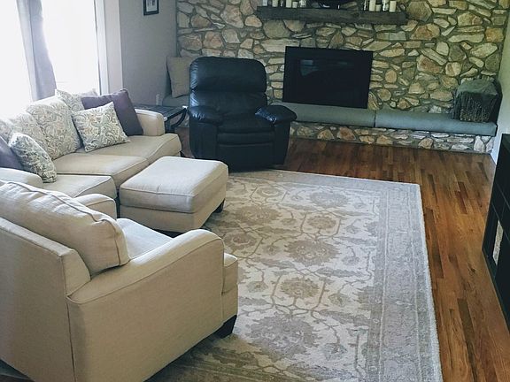 Lg Family room w/ River rock