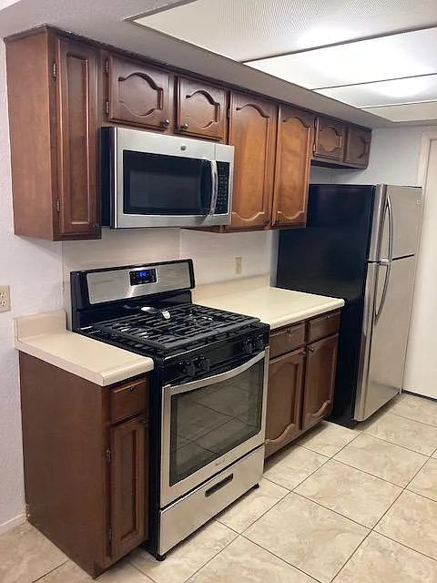 3 bed, 1446 sqft, $1,875 — Photo 4
