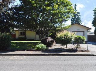 1115 E Chadwick Ave, Cottage Grove, OR 97424