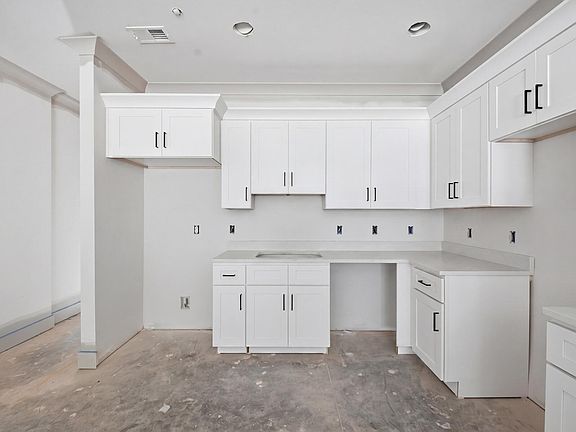 4th image of 3511 Lamar Ave