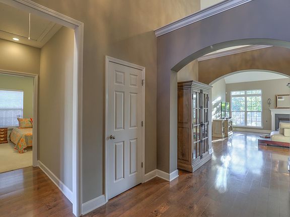 4th image of 8925 Macauley Ln