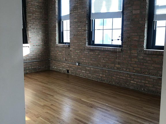 3rd image of 4801 N Ravenswood Ave APT 105