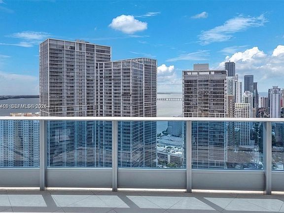 3rd image of 200 Biscayne Boulevard Way APT 5004
