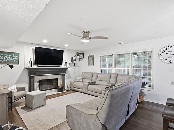 5th image of 230 Wyndotte Dr