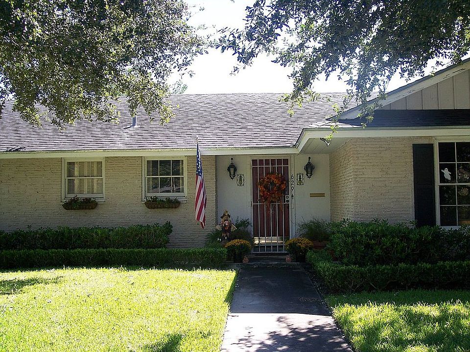 Front walk view