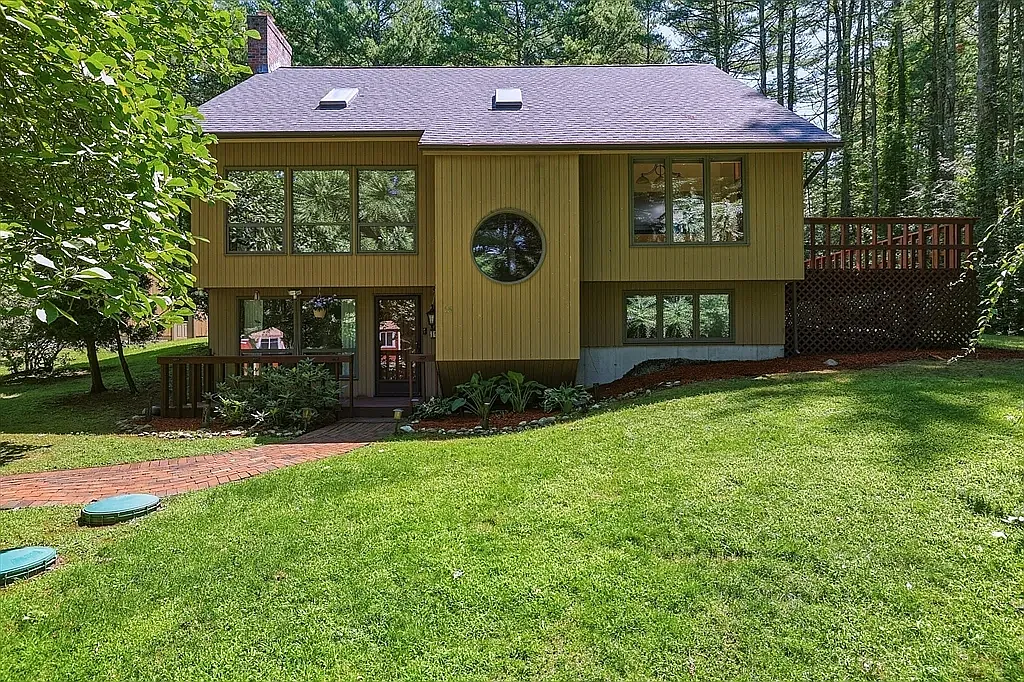 4 bed, 2.5 bath, 1917 sqft, $3,600 — Photo 1