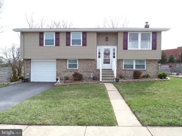 125 Maplewood Dr, Dover, PA 17315