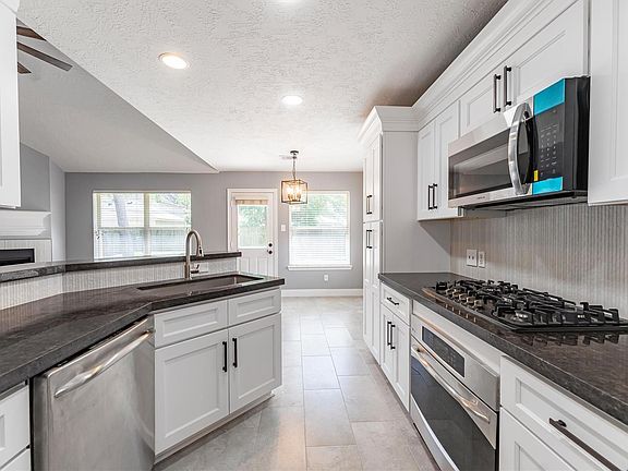 5th image of 3227 Candlepine Dr