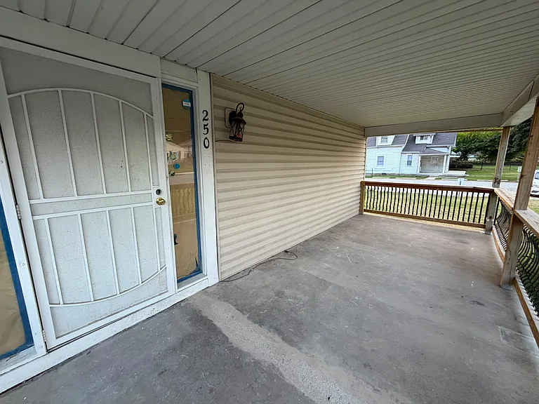 250 S Sherman Dr — Photo 3