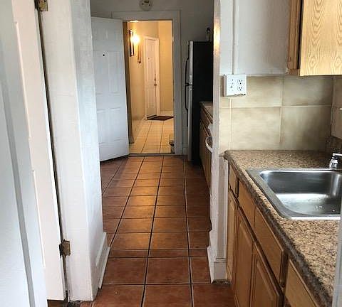 3rd image of 840 Clarence Ave #2