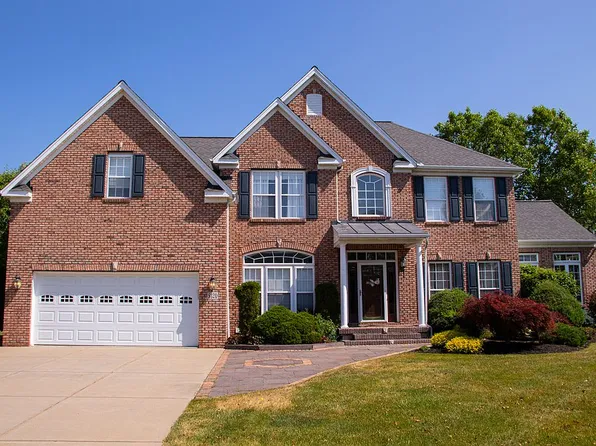 9120 Michael Douglas Dr, Clarence Center, NY 14032