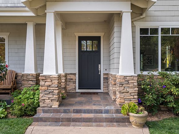 3rd image of 523 Palmer Ln