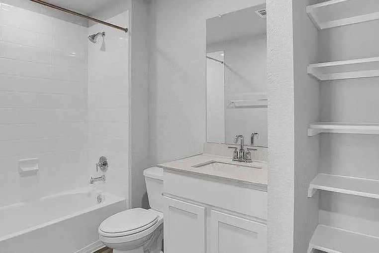 211 Hamilton Pool Ln — Photo 9