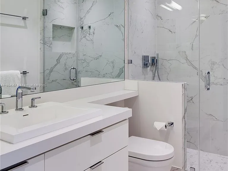19222 Fisher Island Dr #19222 — Photo 13