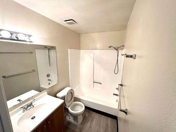 4th image of 410 15th St #11