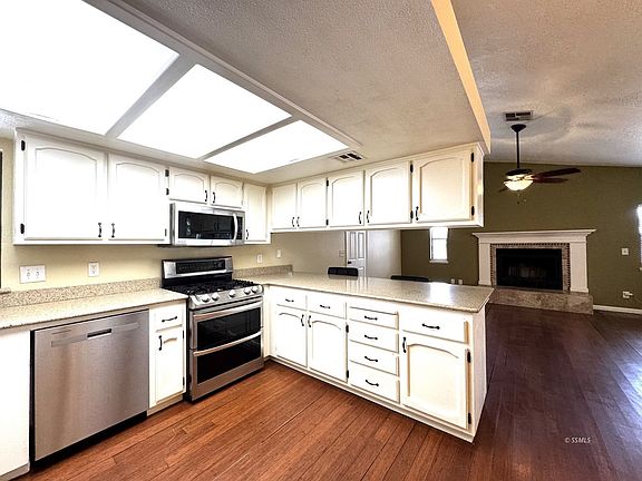 5th image of 1105 Rebecca Ave