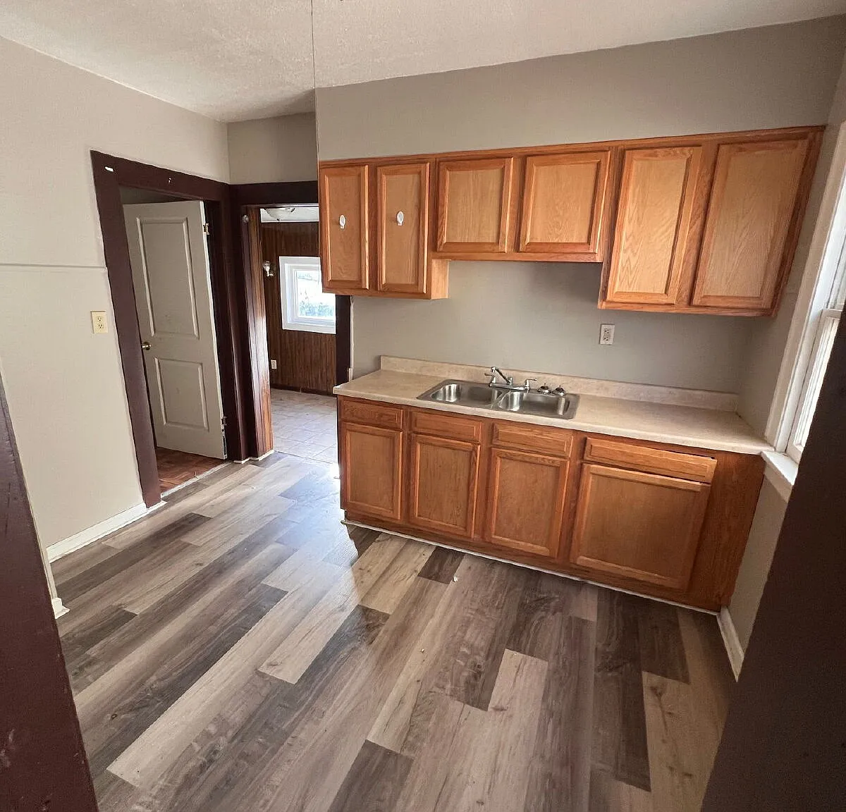 3 bed, 1.0 bath, $1,495 — Photo 2