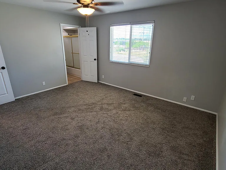 940 W Red Oaks Dr — Photo 23