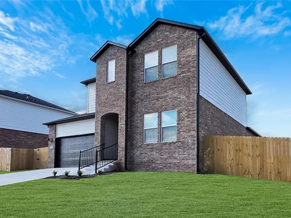 2012 Larkspur St, Springdale, AR 72762