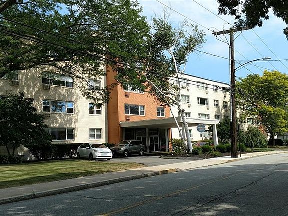 2nd image of 292 Pequot Ave APT K4