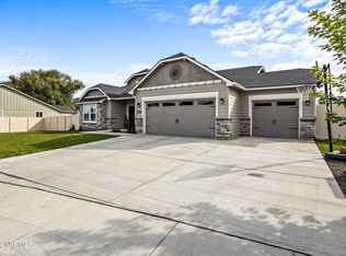 6307 Cottonwood Loop, Yakima, WA
