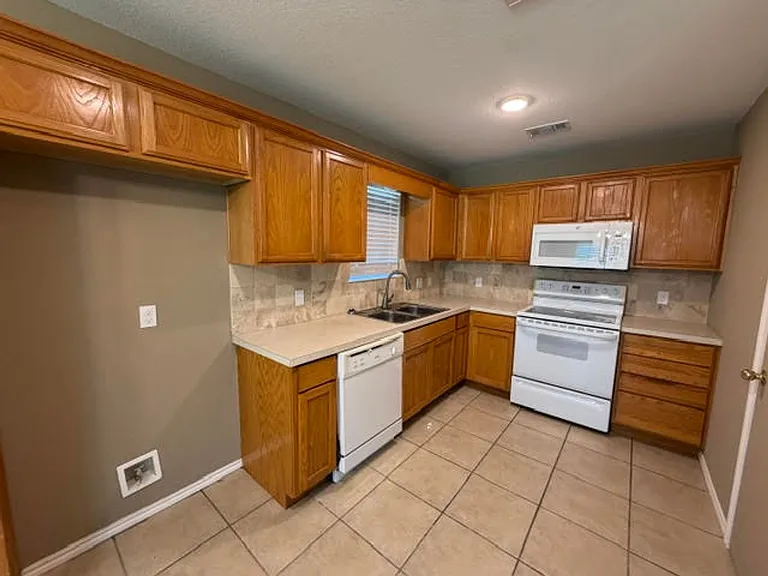 10209 Lilac Ln #B — Photo 16