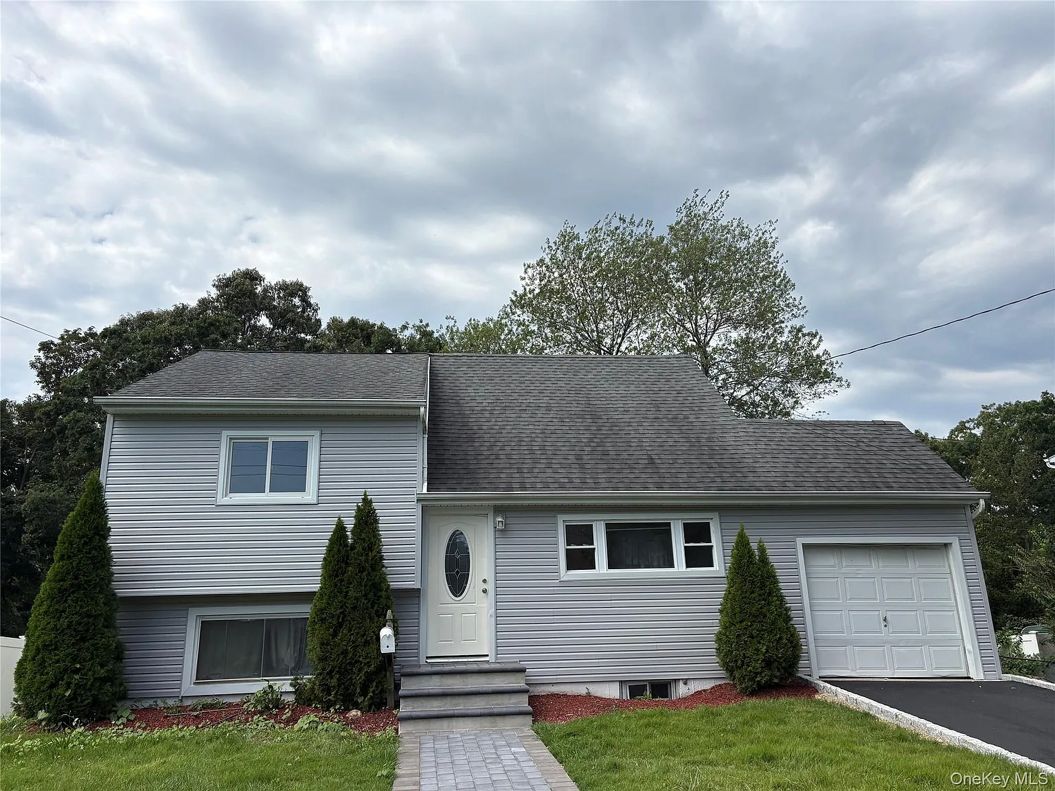 3 bed, 2.0 bath, 1382 sqft, $3,950 — Photo 2