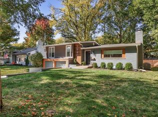 7940 Juniper Dr, Prairie Village, KS 66208
