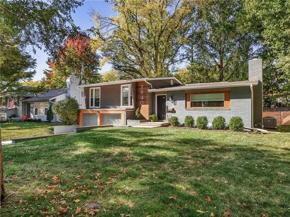 7940 Juniper Dr, Prairie Village, KS 66208