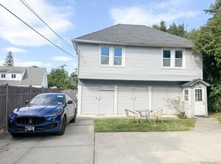 122 Combs Ave, Woodmere, NY 11598