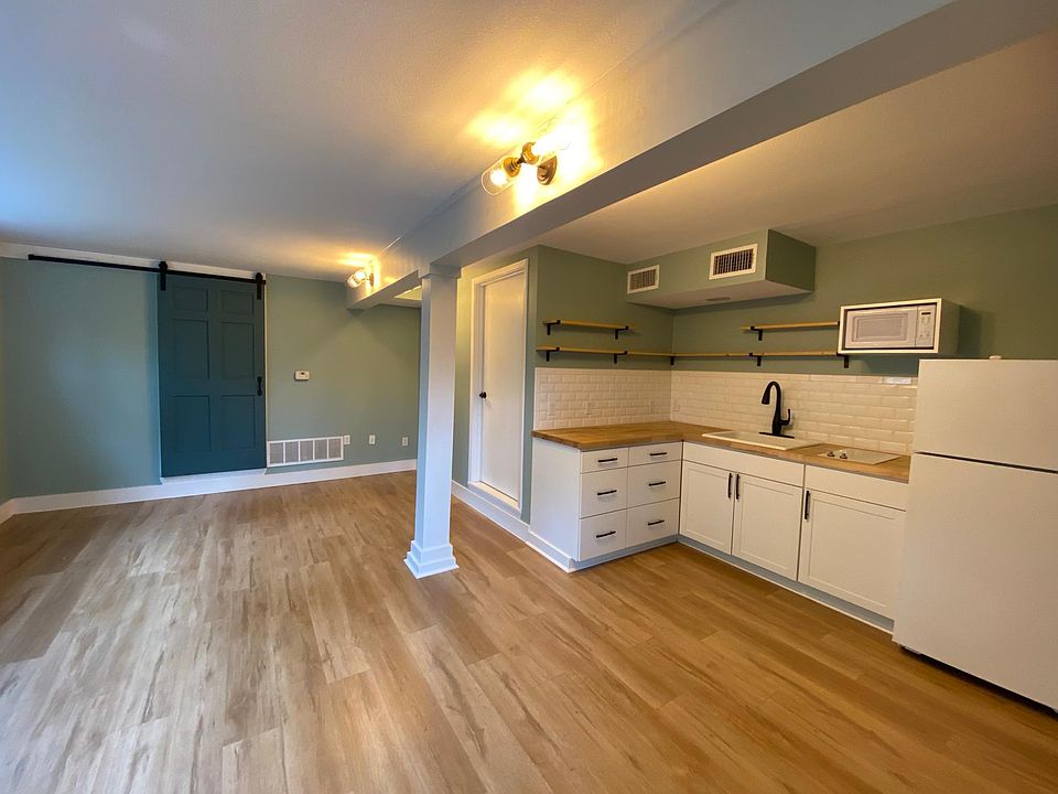 1st image of 1903 Westridge Dr Unit D