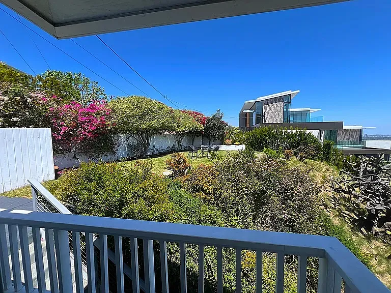 8376 Hollywood Blvd — Photo 24