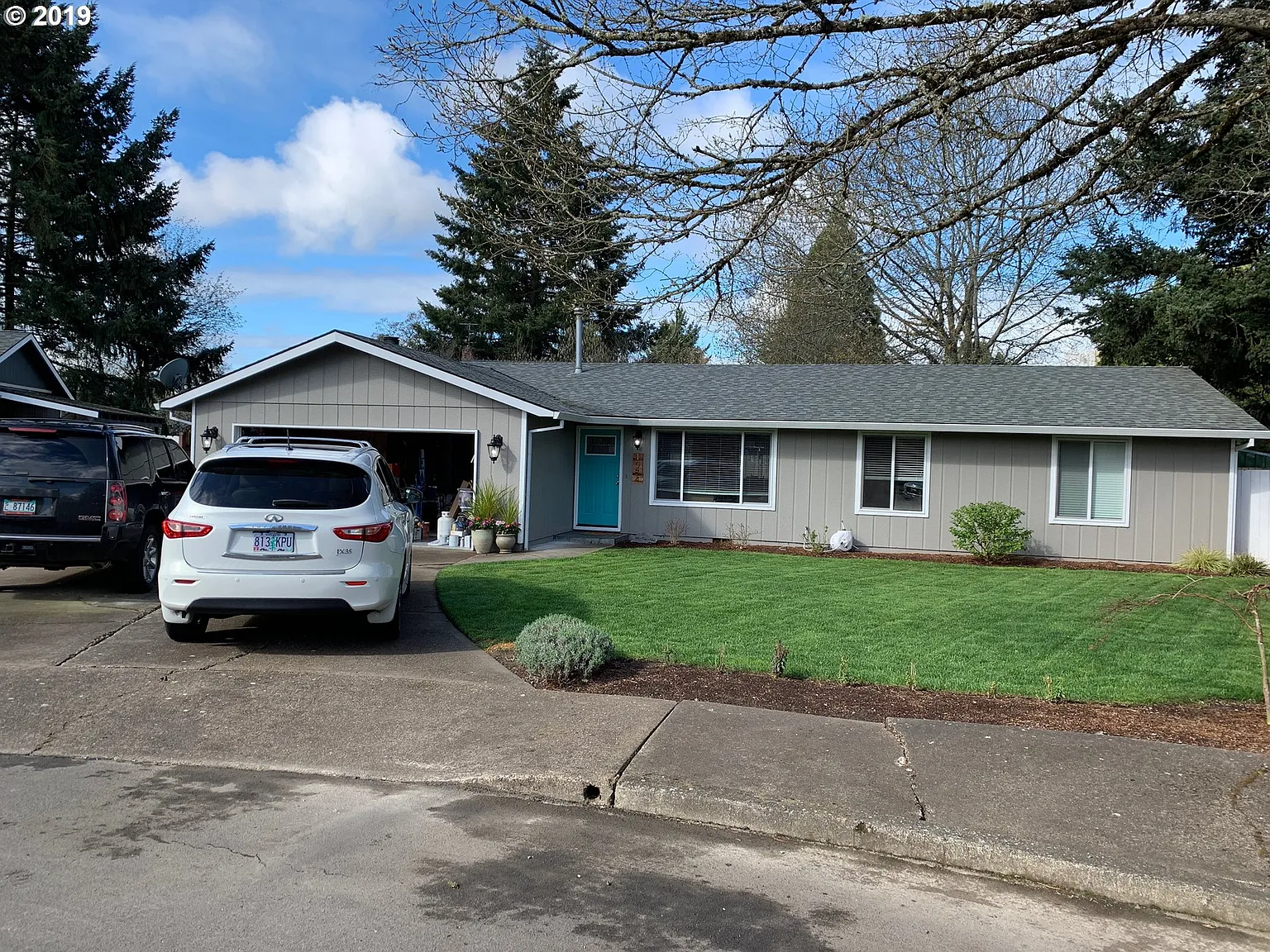 1084 NE Kathryn St photo 1