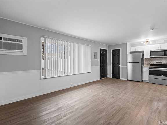 3rd image of 4401 Crooks Rd