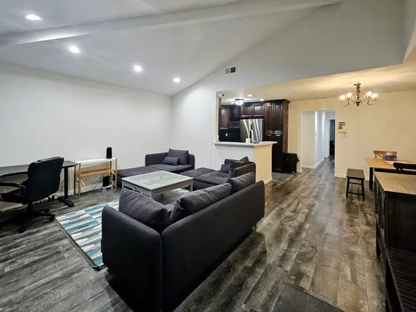 18427 Vincennes St Unit 34, Northridge, CA 91325