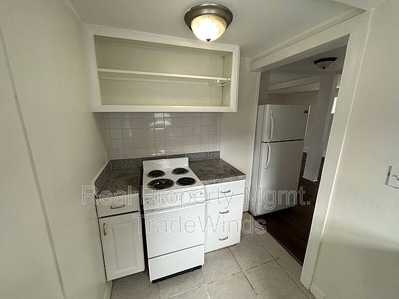 3rd image of 2737 1/2 3rd Ave N