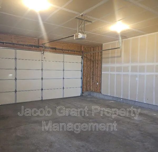 2825 N Sunlight Dr — Photo 17
