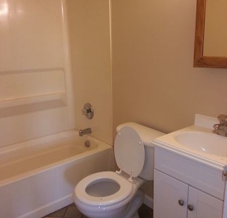 4th image of 2109 Highland St