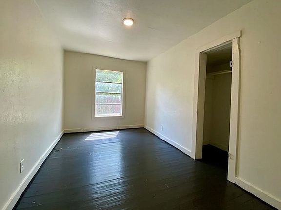 3rd image of 7041 Penny St