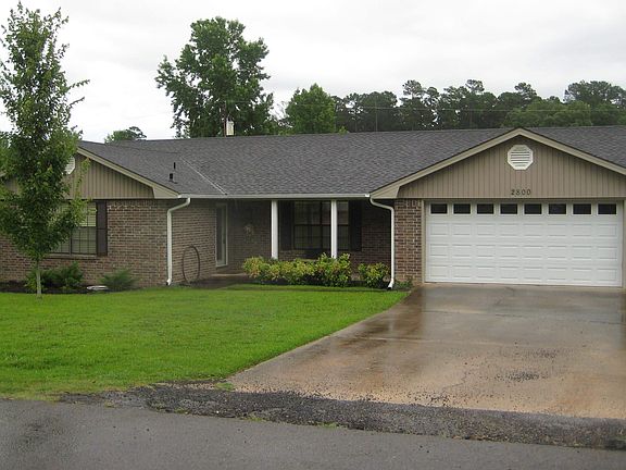 2nd image of 2800 Jerry Lee Dr