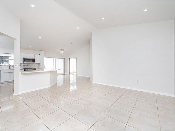 3rd image of 3025 NW 99th Pl