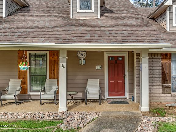 3rd image of 202 Stonington Dr