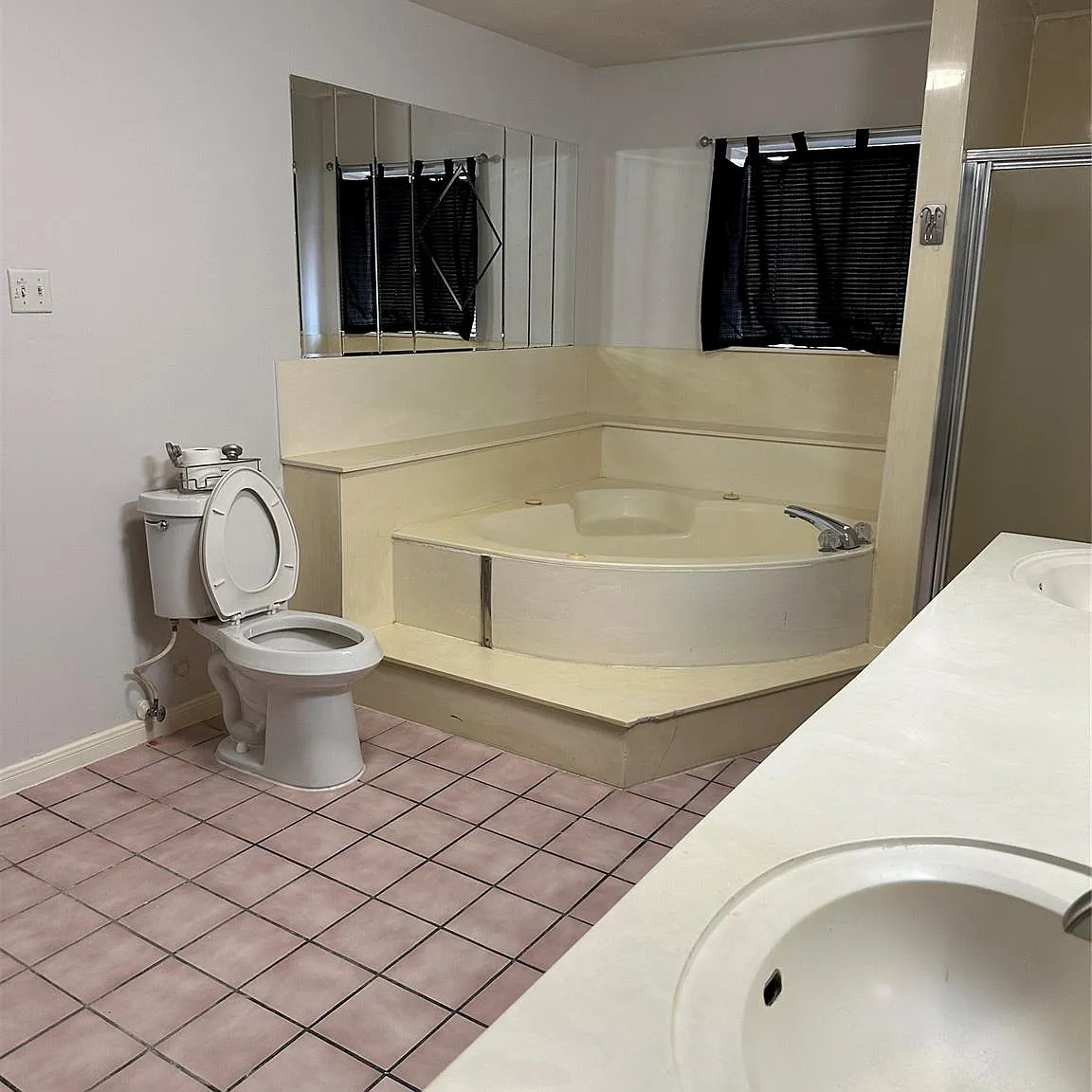 3 bed, 2.0 bath, 2068 sqft, $1,950 — Photo 3