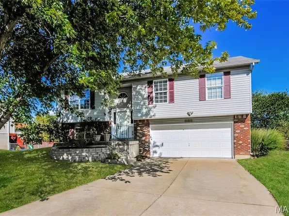 652 Loch Carron Dr, Wentzville, MO 63385