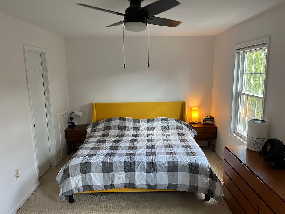 Large primary bedroom (queen if renting furnished)